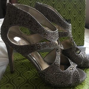 Gianni Bini gold metallic rhinestone detail heels